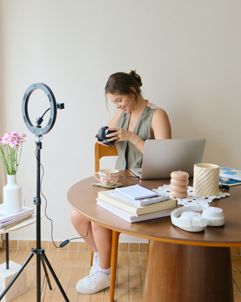 UGC 2.0 в 2026 году: как брендам создавать контент, который выглядит как снятый «на коленке»